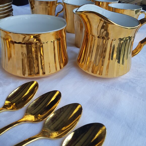 Royal Worcester 1960s Gold Tea & Coffee Pot Set w/6 teacups, English Porcelain - Picture 3 of 15
